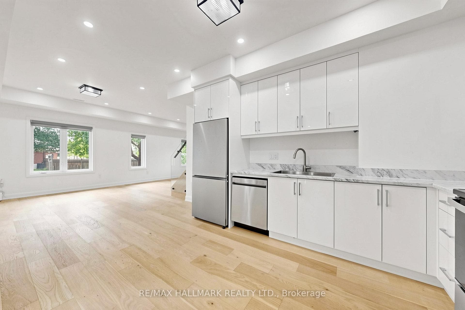 2205 Victoria Park Avenue Unit Main photo 9