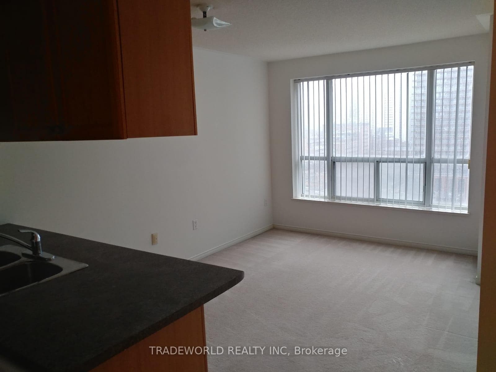 887 Bay Street Unit 1501 photo 3