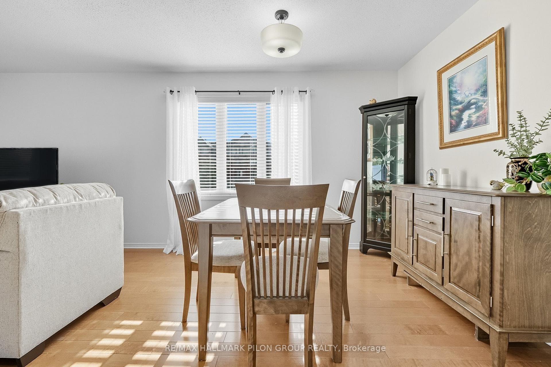 10 Lakepointe Drive photo 6