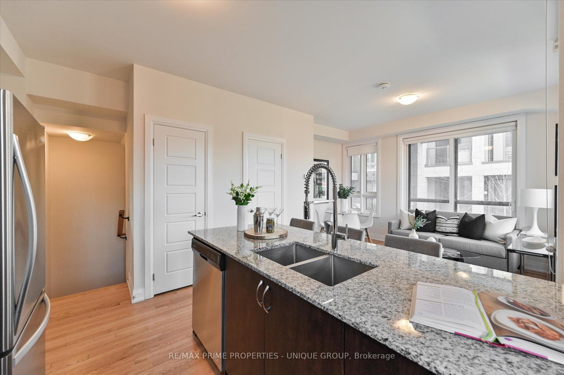 713 Lawrence Avenue Unit 15 photo 10