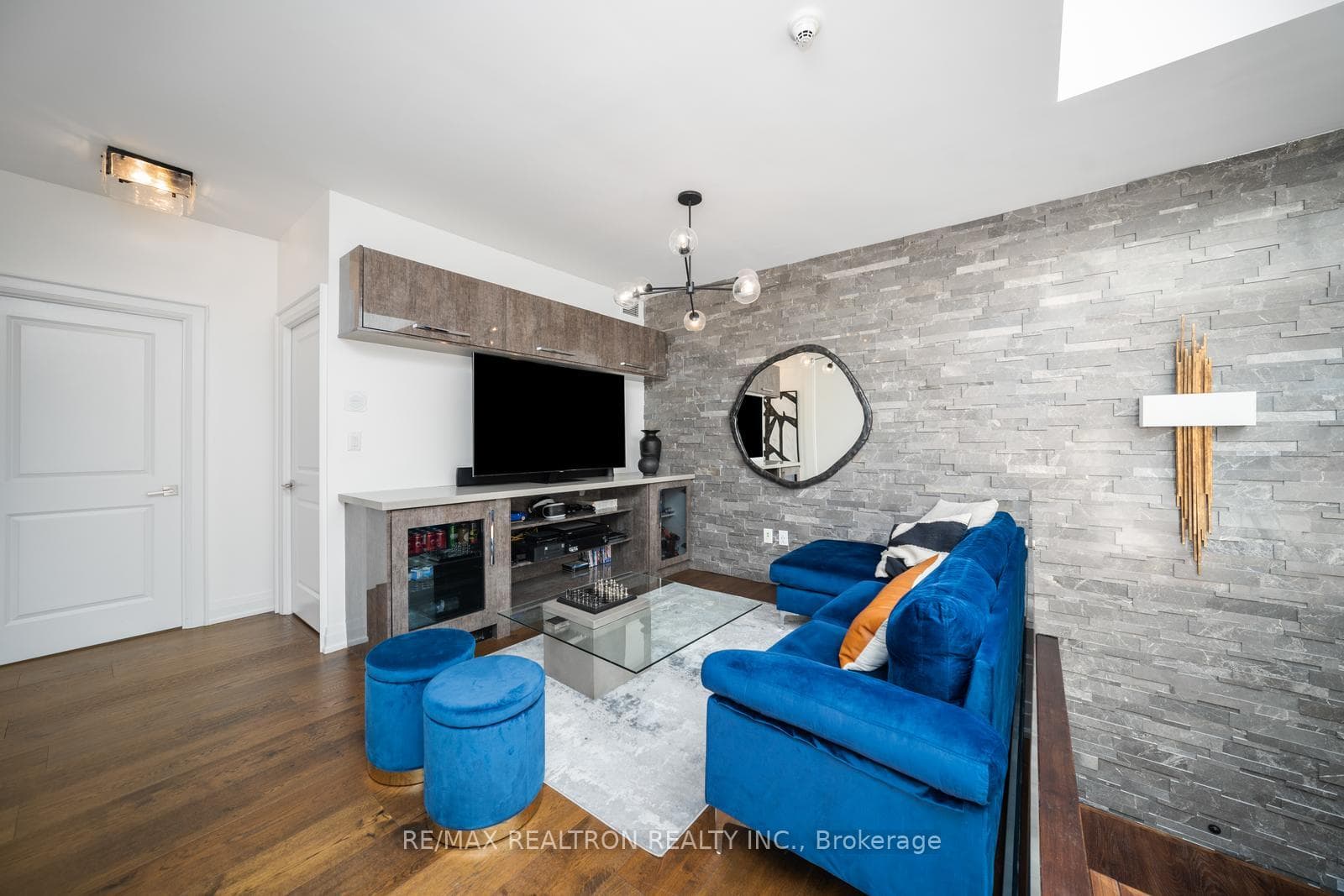 8 Telegram Mews Unit 817 photo 26