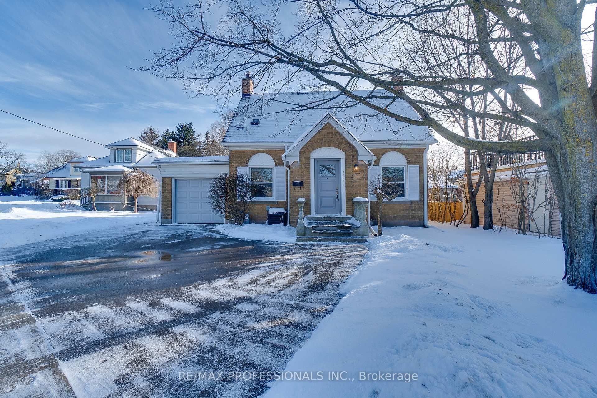 225 Bridgeport Road photo 2