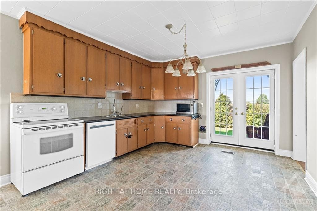 5080 ALBION Road photo 4
