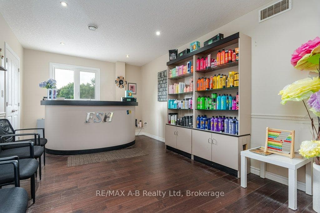4 MC FARLANE Street photo 31