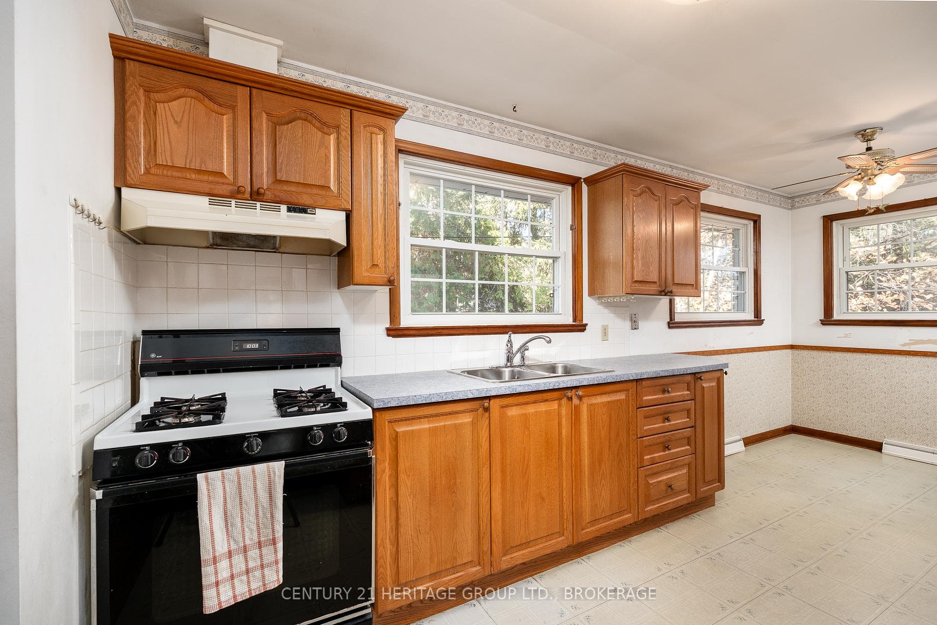 3544 Princess Street photo 8
