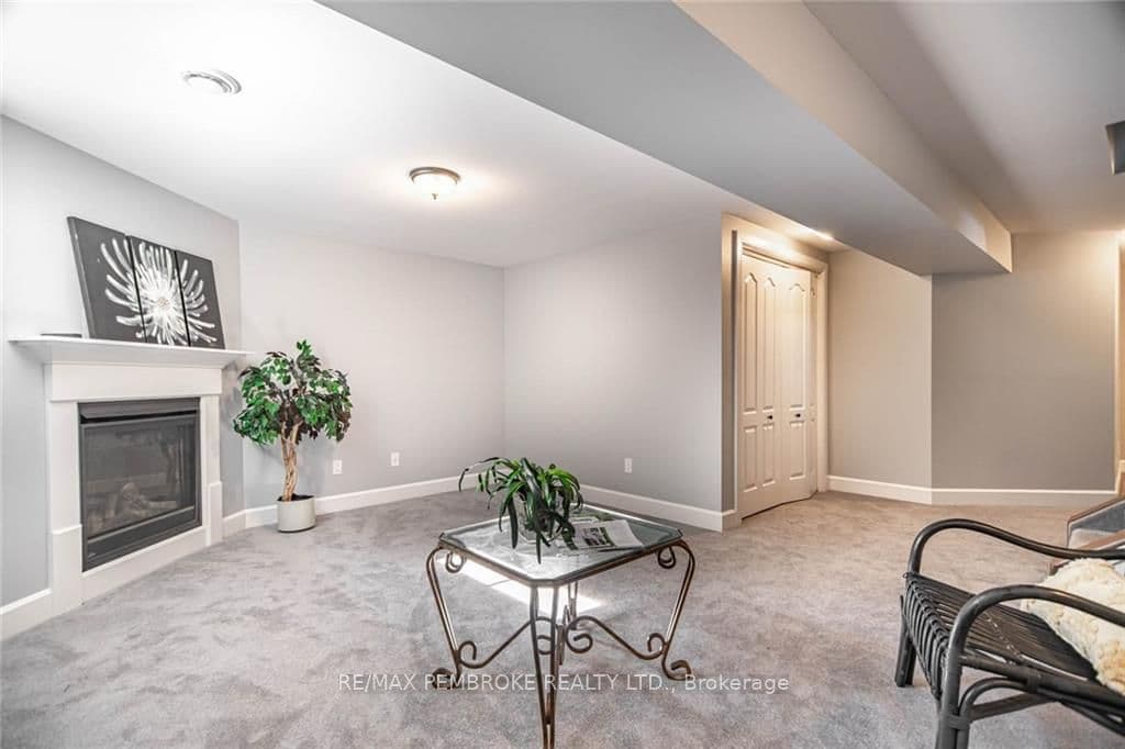 1006 BEATTY Crescent photo 20