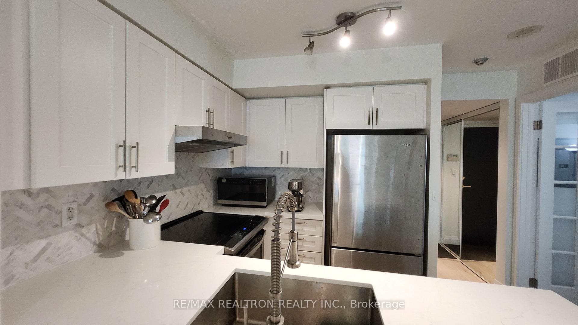 230 King Street Unit 511 photo 11