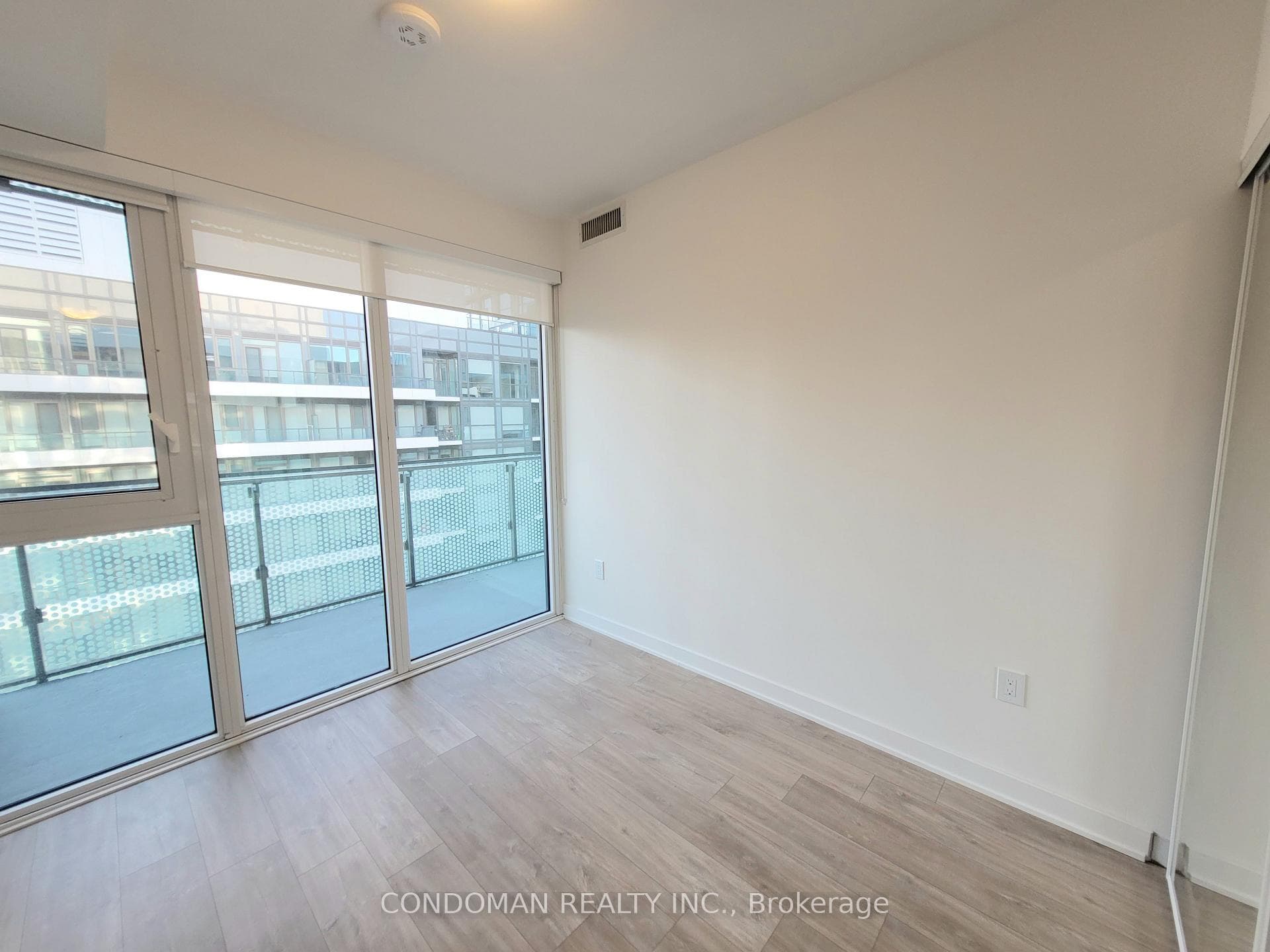 60 Princess Street Unit LPH1818 photo 11
