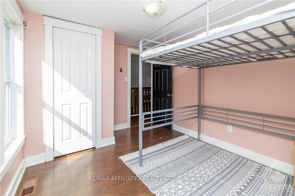 1570 LINDSAY Road photo 22