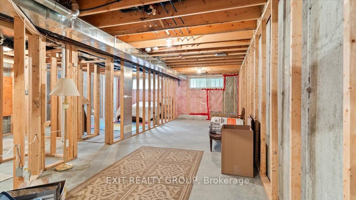 14 Cortland Crescent photo 20