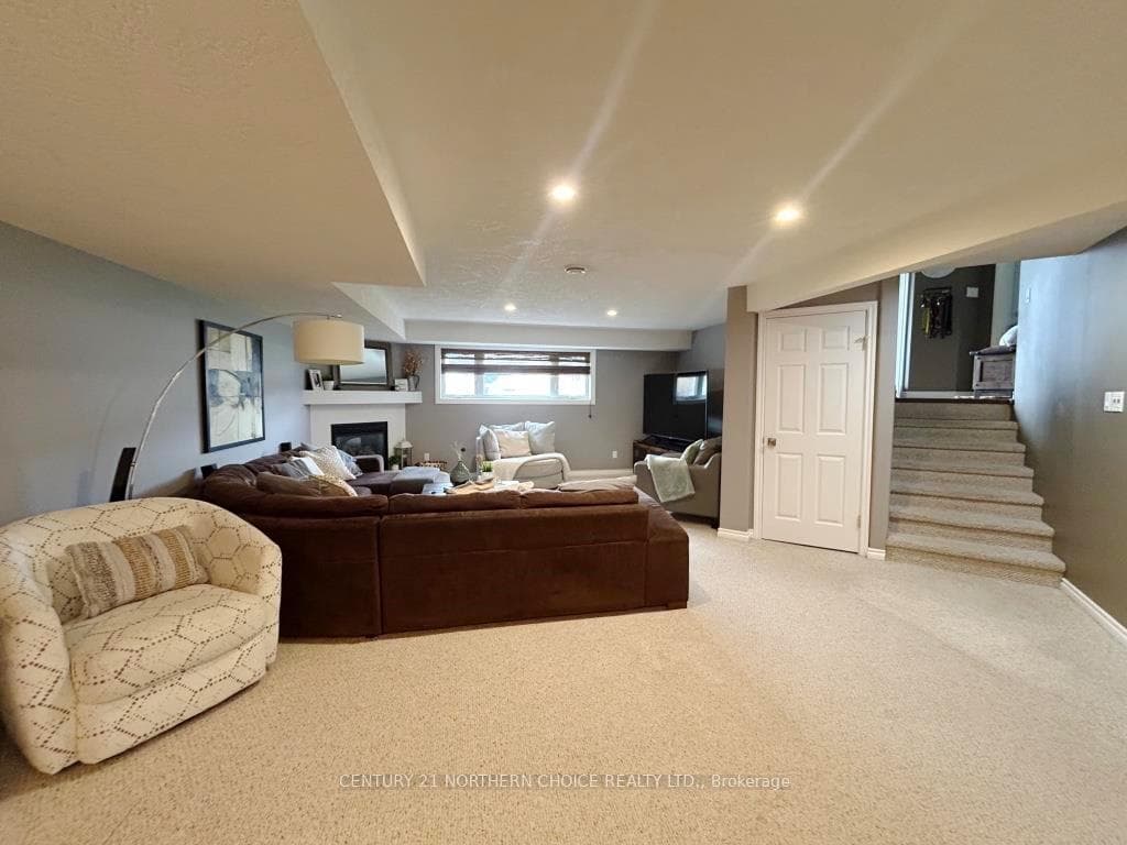 912 Kaitlyn Drive photo 28