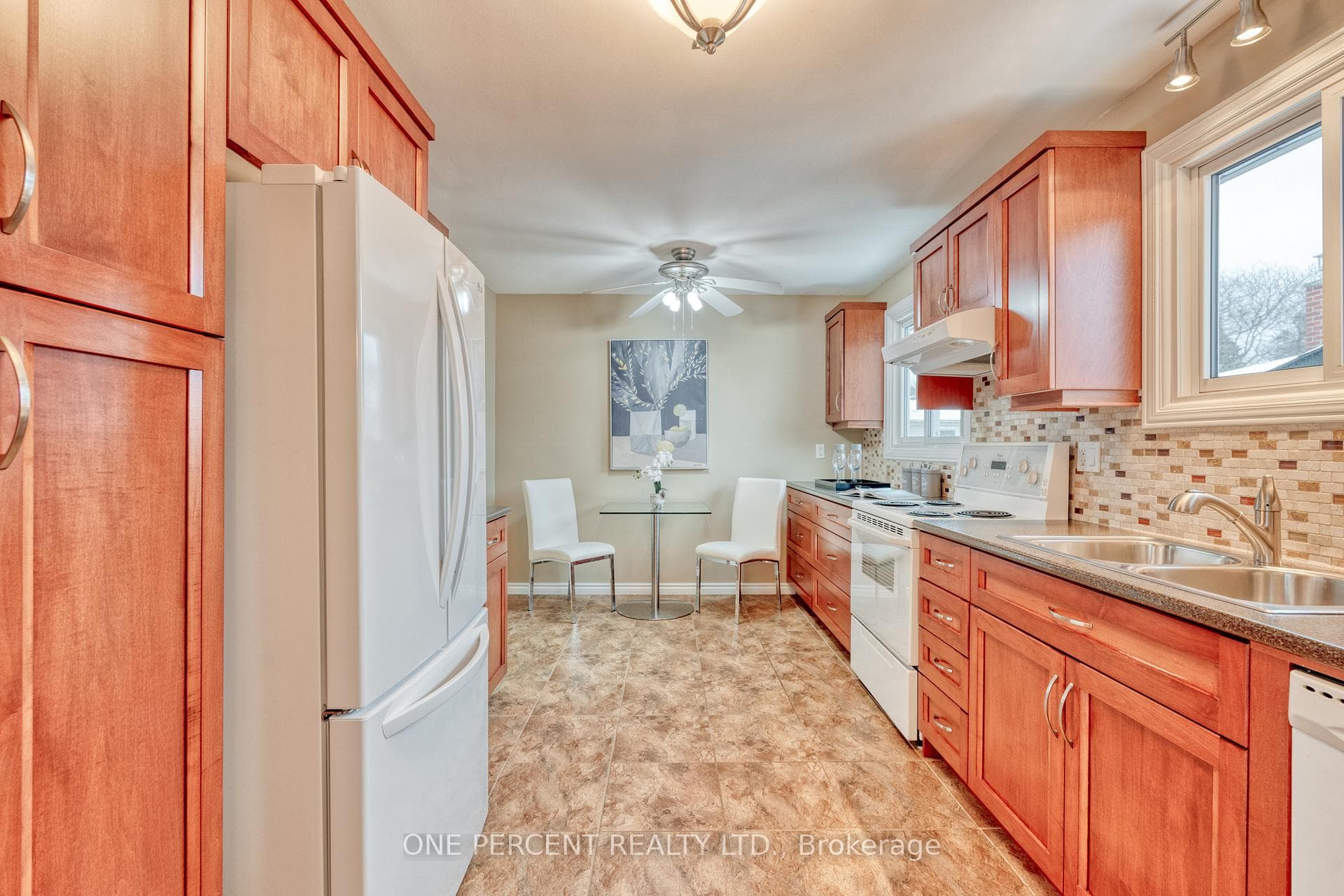 5194 Broughton Crescent photo 17