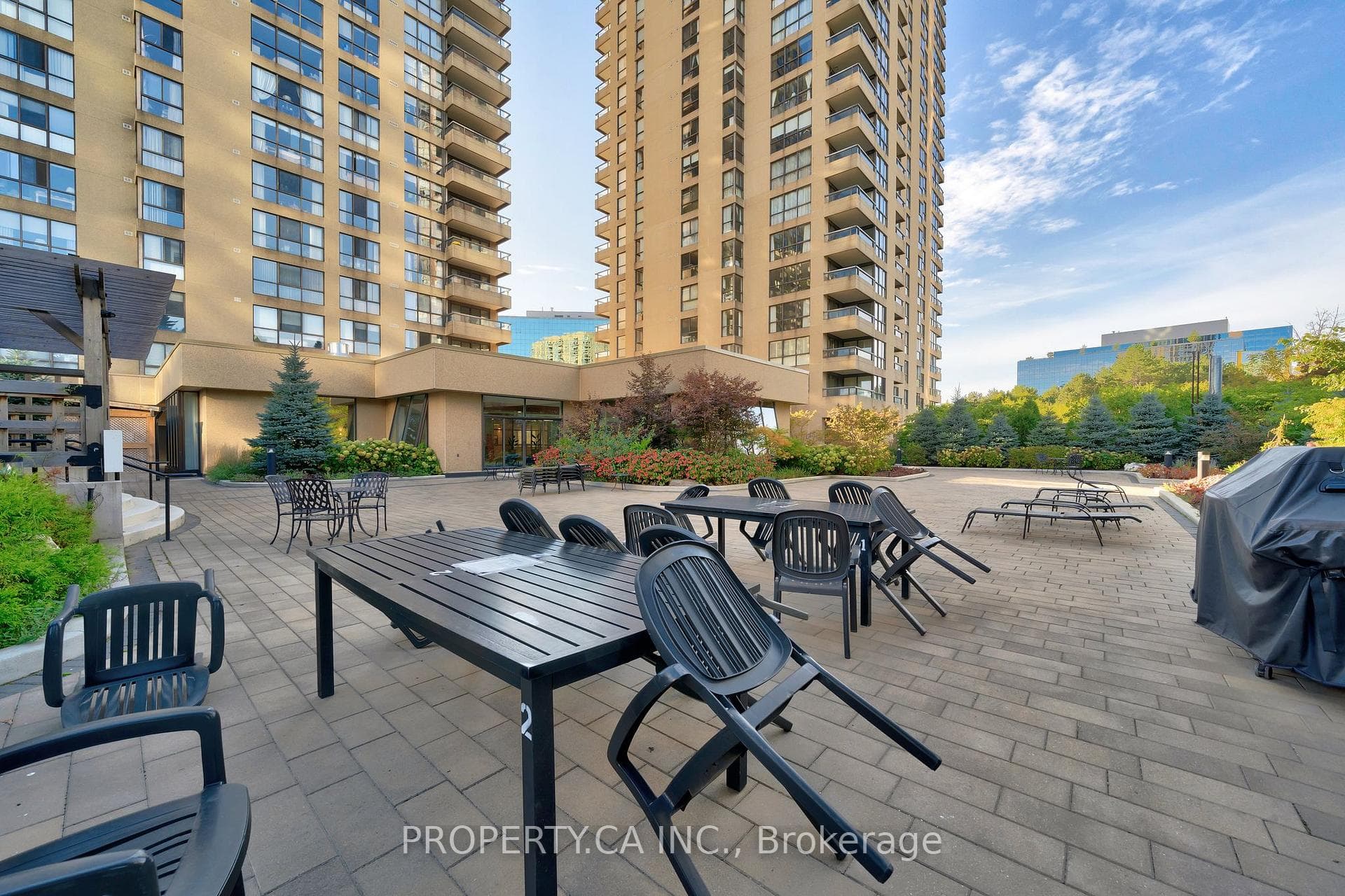 1 Concorde Place Unit 1202 photo 31