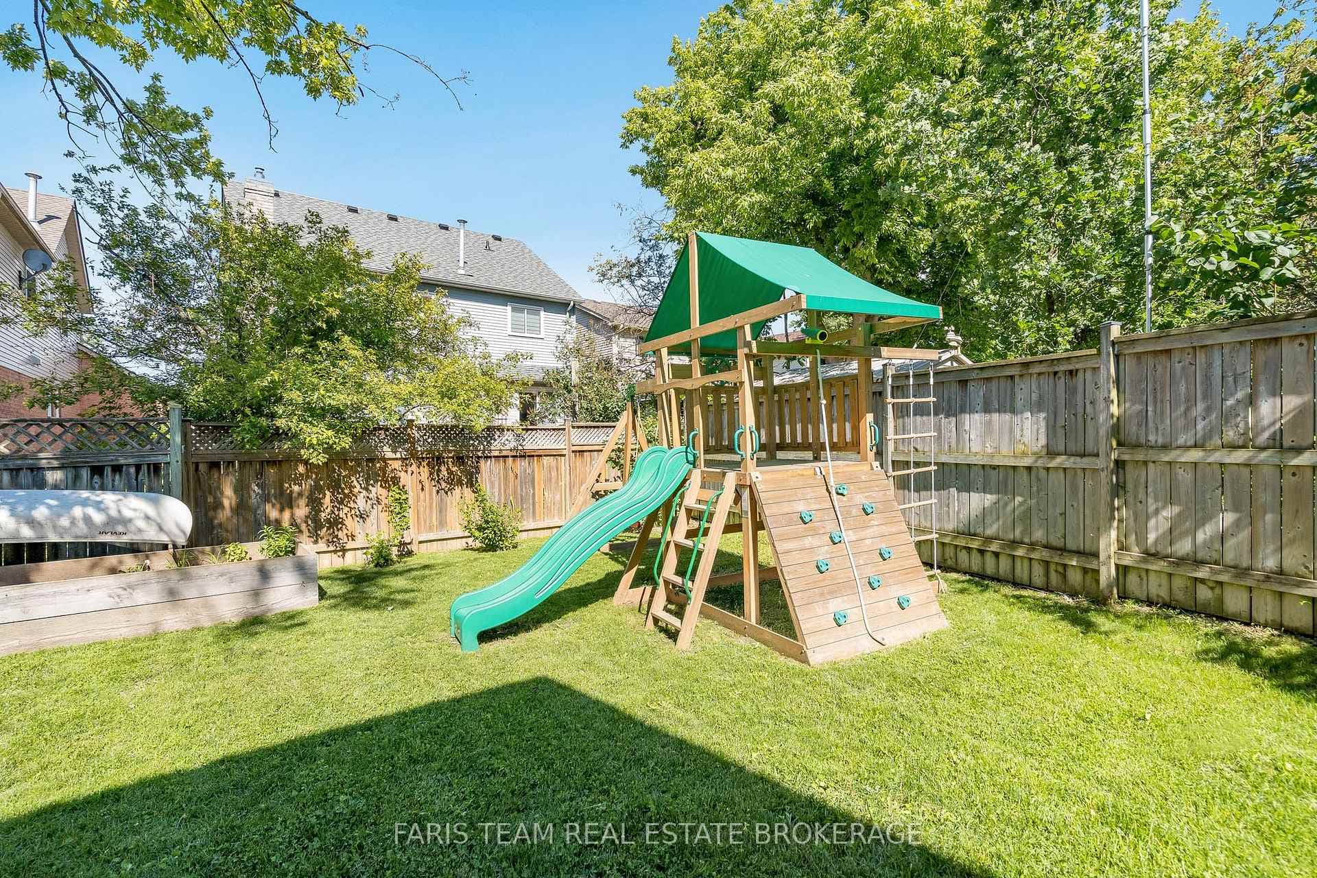21 Maplehurst Crescent photo 37