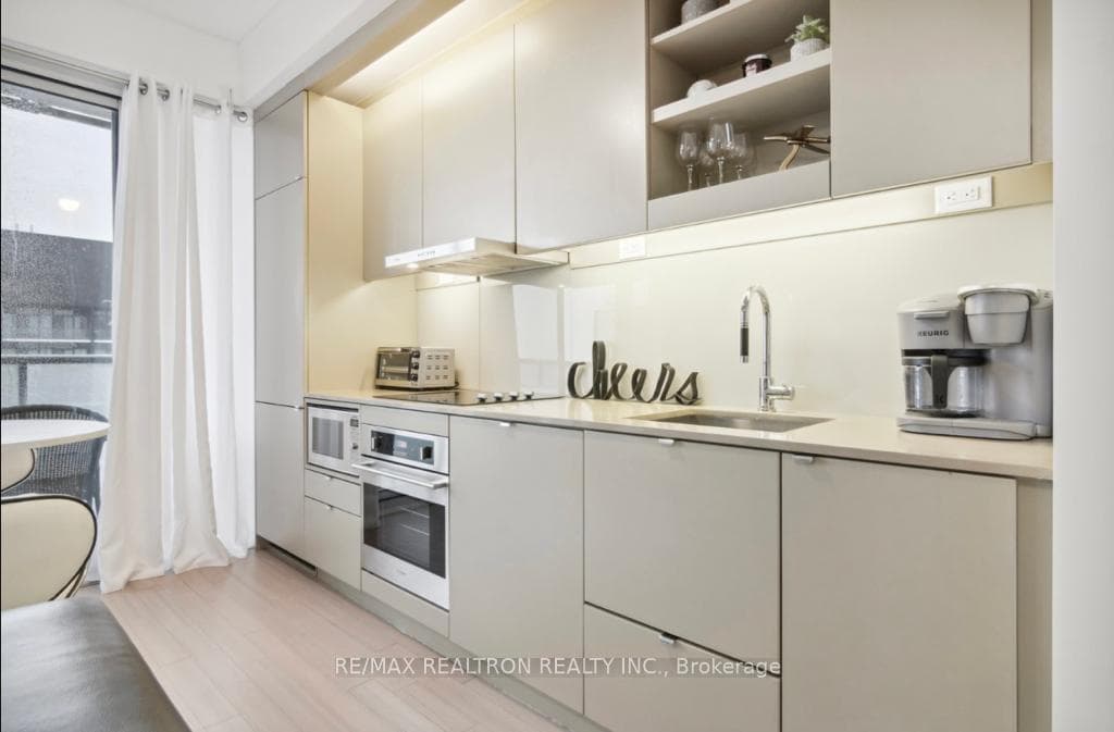 101 Peter Street Unit 3702 photo 13