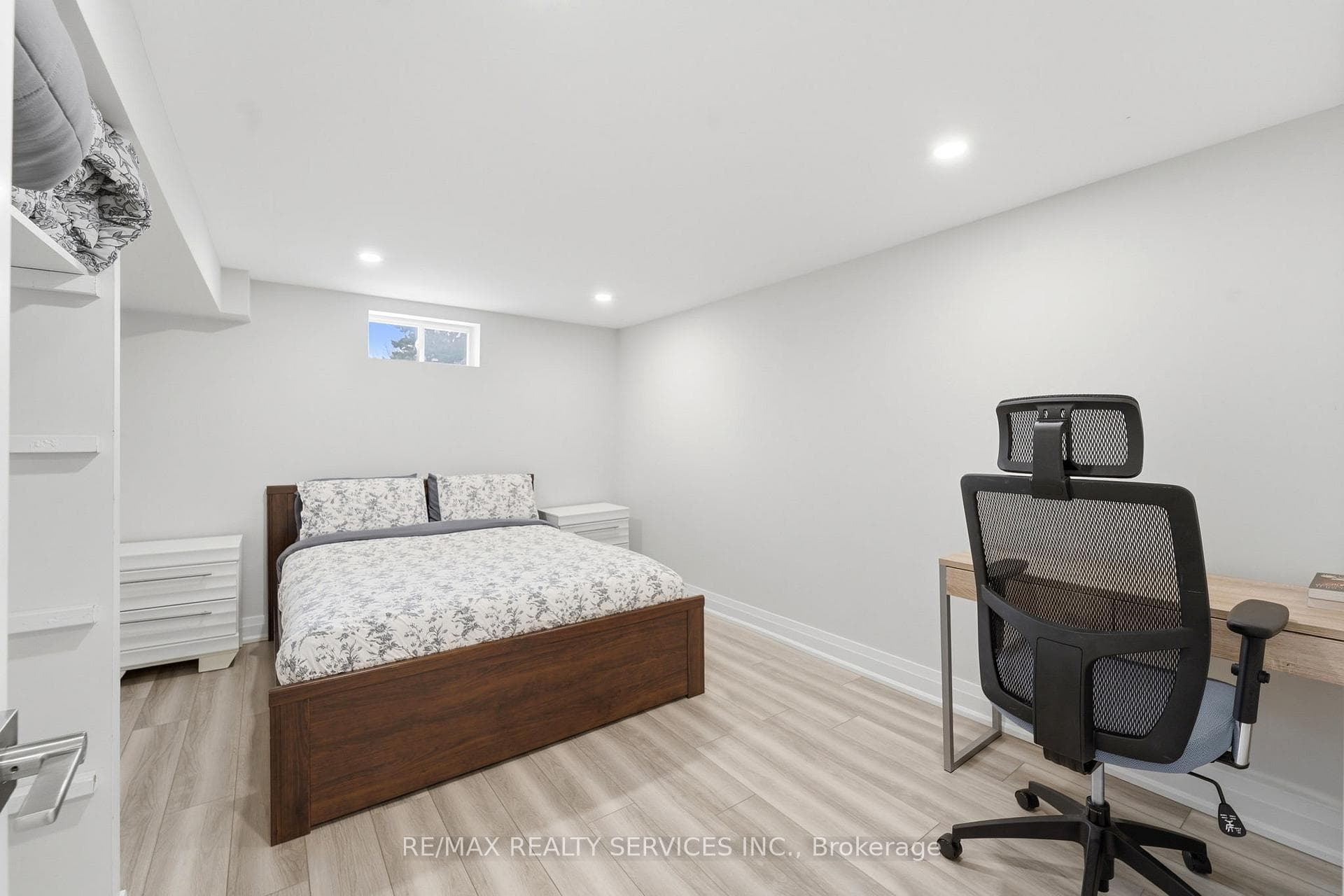 1305 Consort Crescent Unit BSMT photo 16