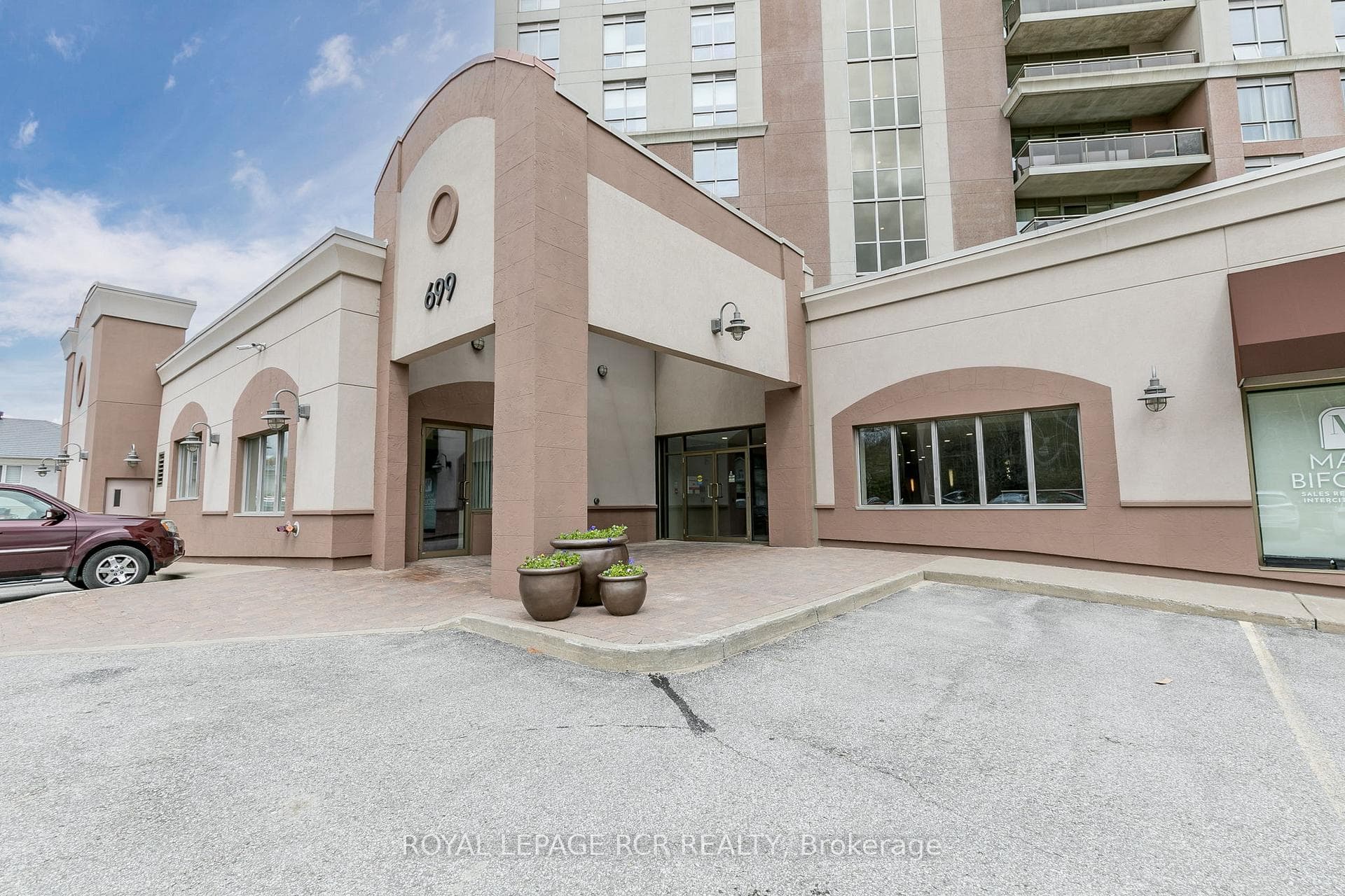 699 Aberdeen Boulevard Unit 608 photo 1