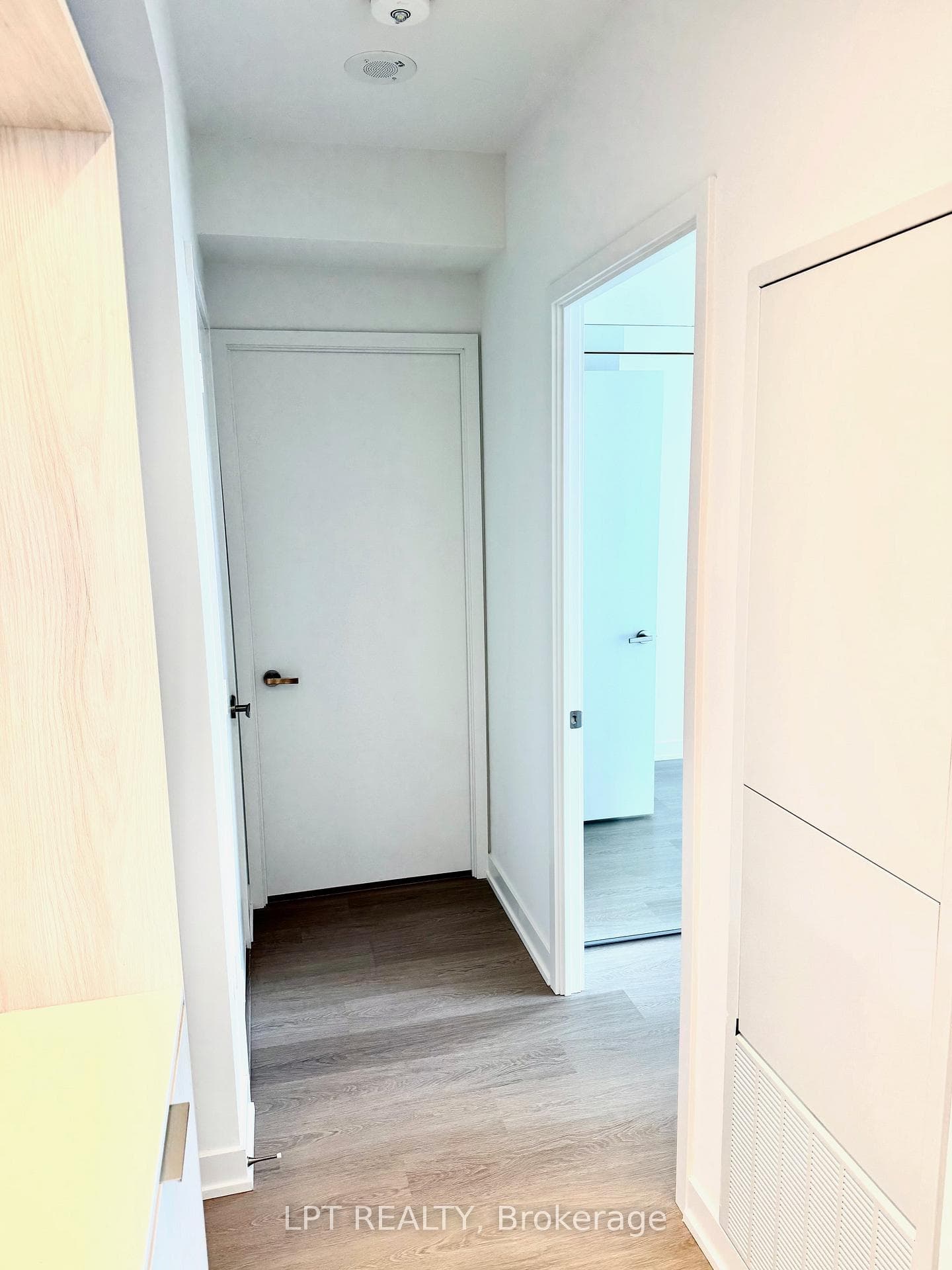 448 Burnhamthorpe Road Unit 1201 photo 10