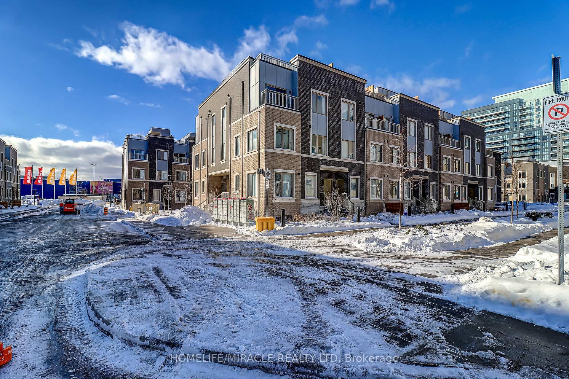 141 Honeycrisp Crescent Unit 185 photo 1