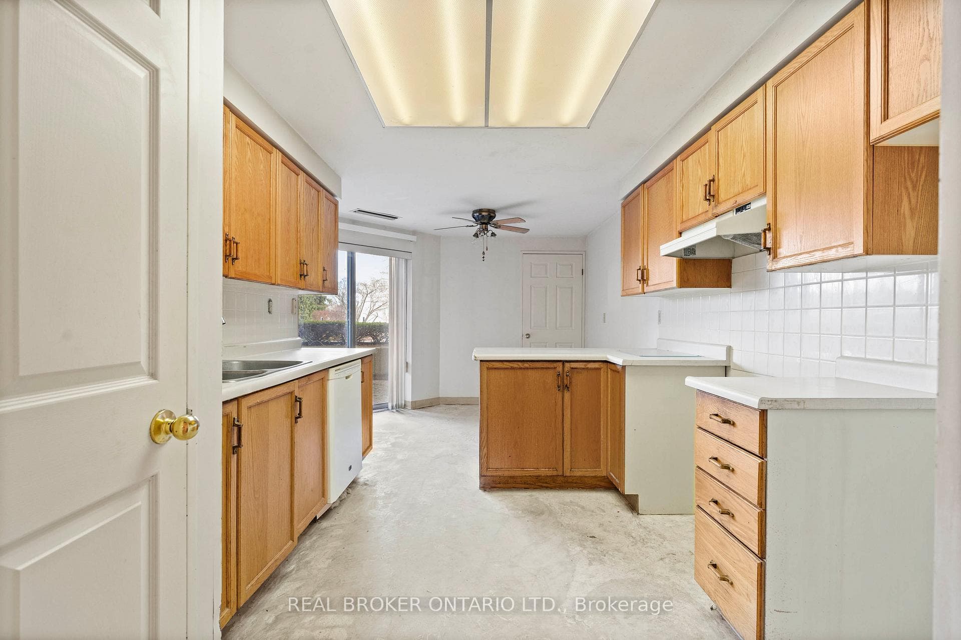 265 Westcourt Place Unit 101 photo 8