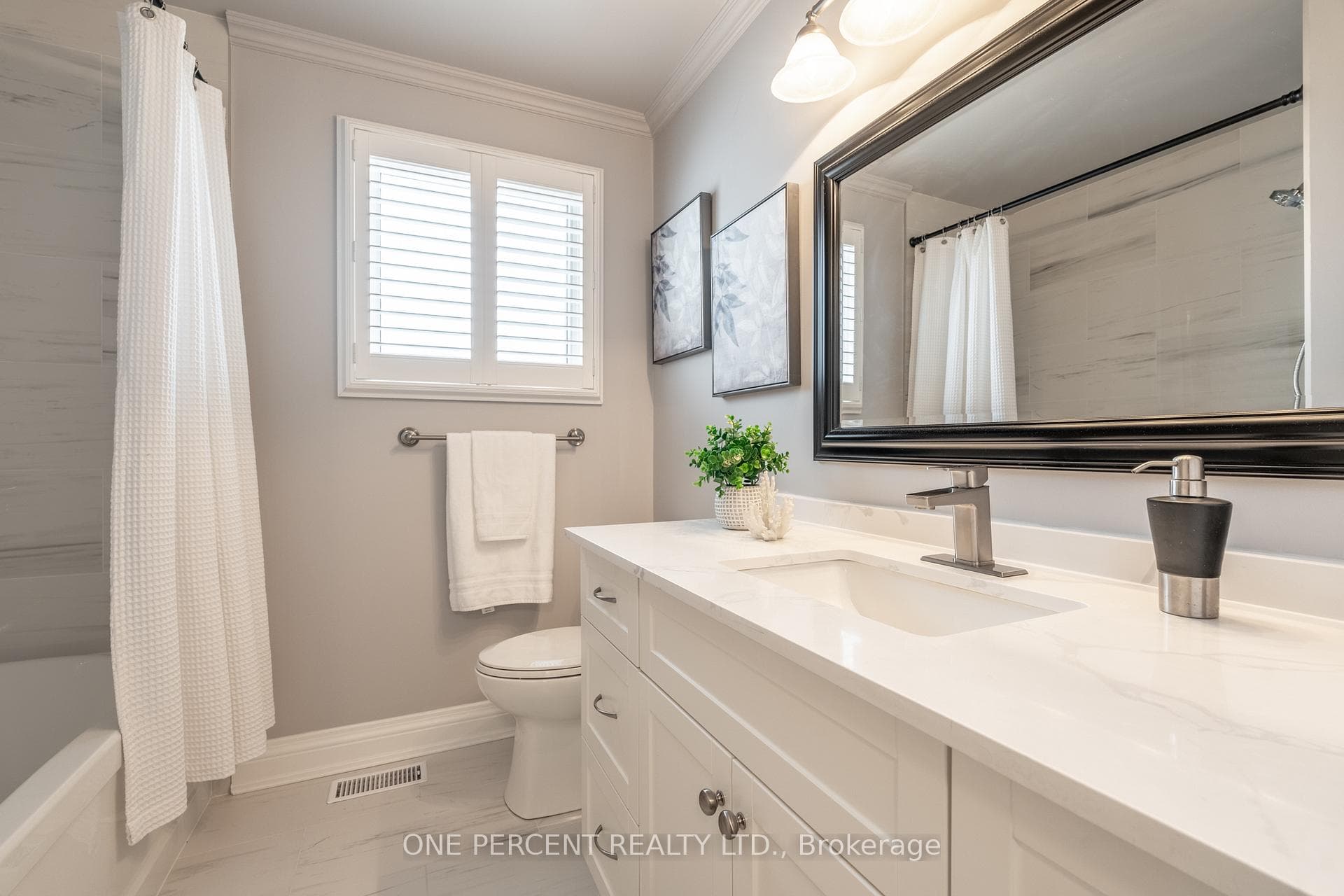5194 Broughton Crescent photo 24