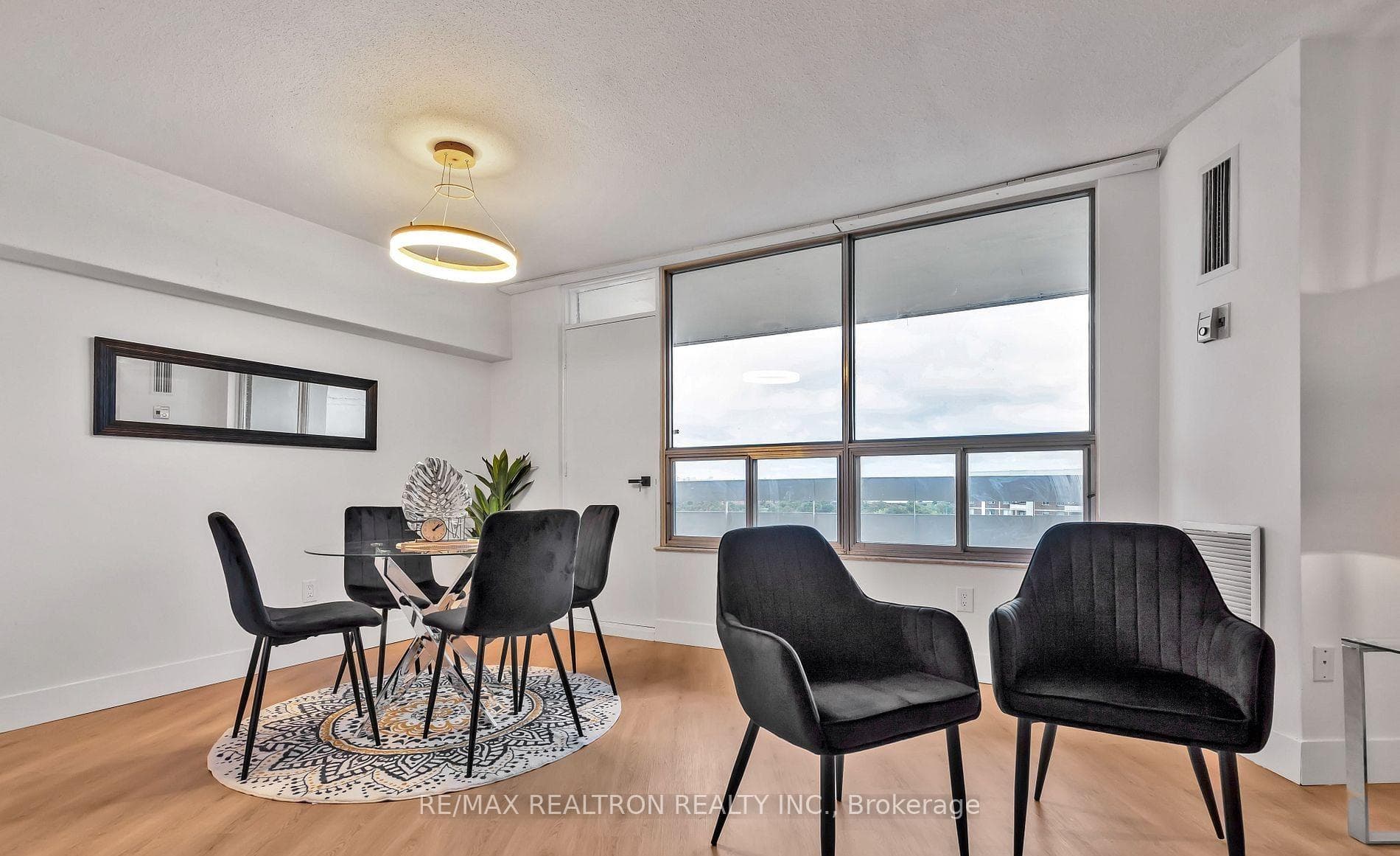 10 Edgecliffe Golfway Unit 1912 photo 6