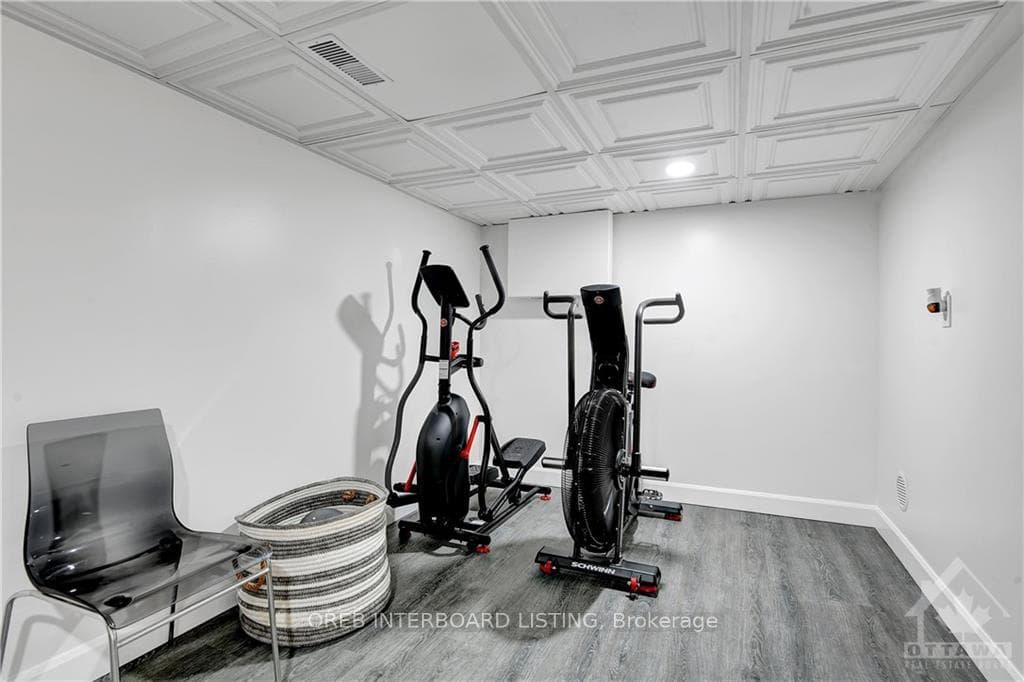 909E ELMSMERE Drive Unit E photo 30