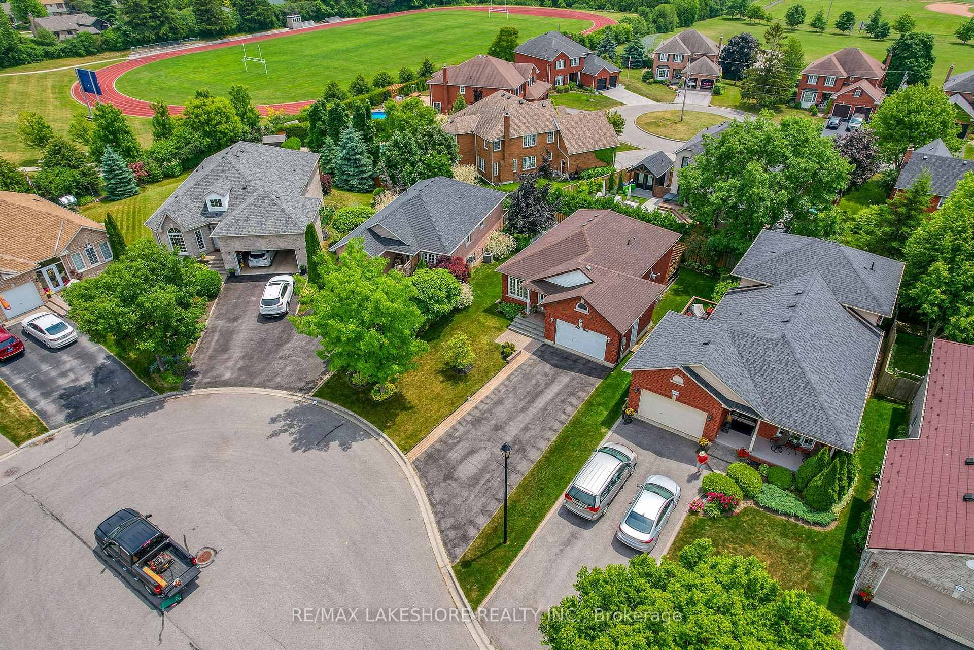 305 Rockingham Court photo 2