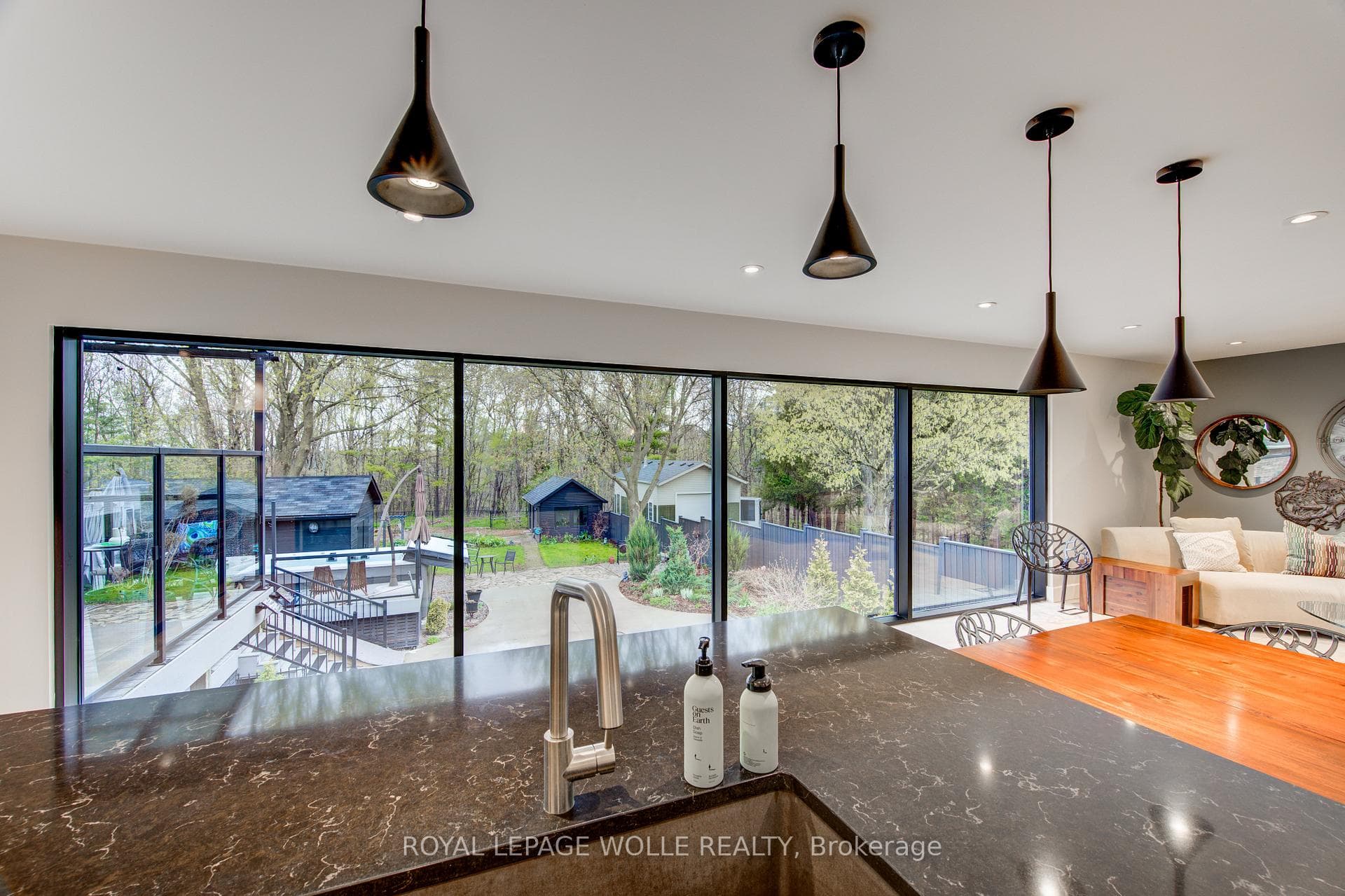 112 Mitchell Street photo 10