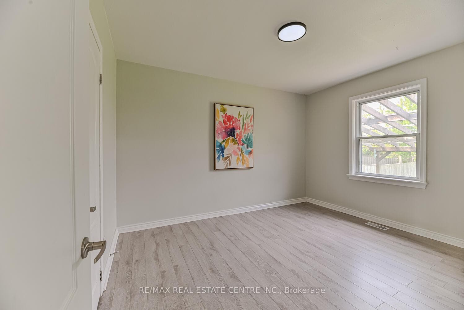 573 Exbury Crescent photo 28