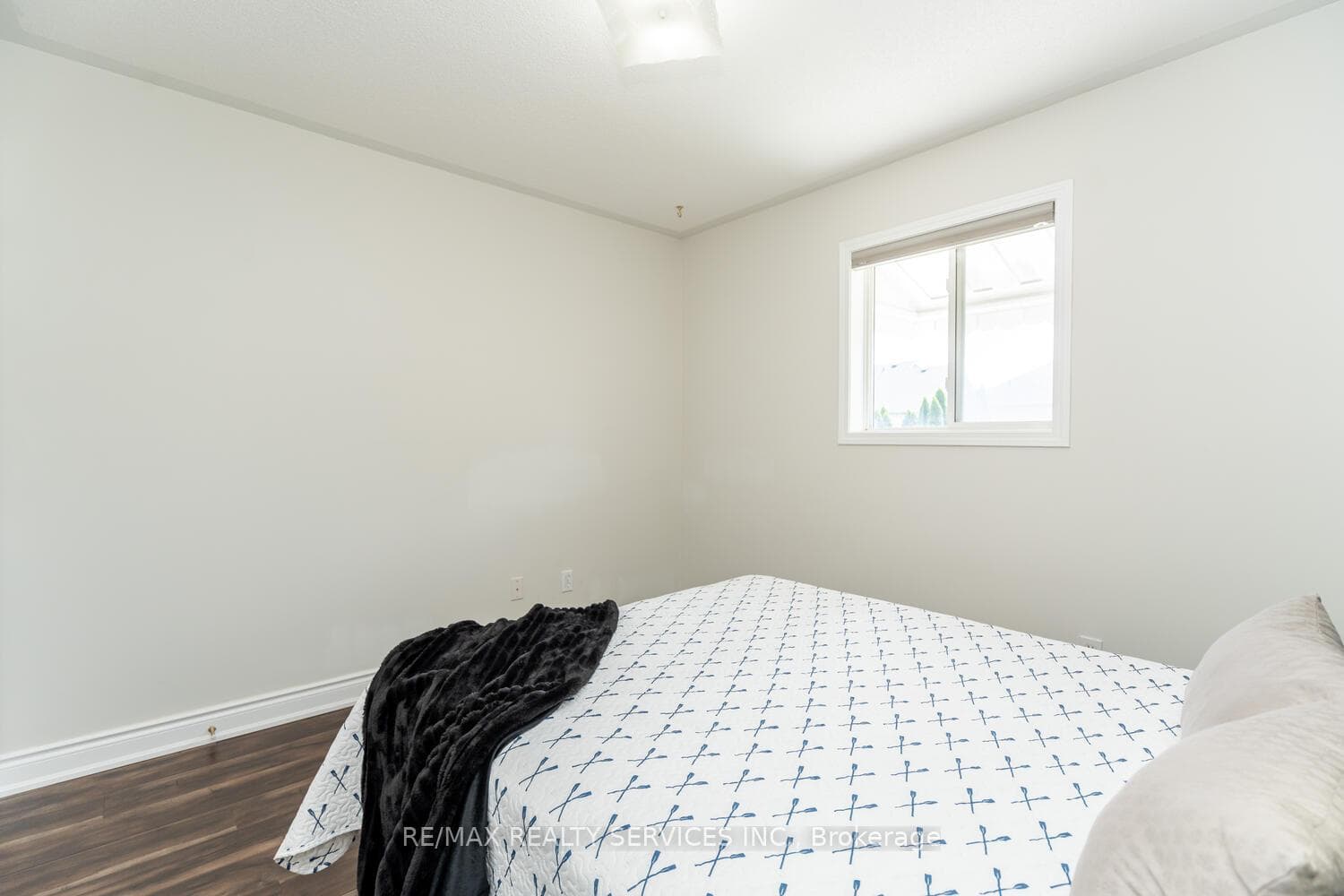 16 Regatta Crescent photo 27