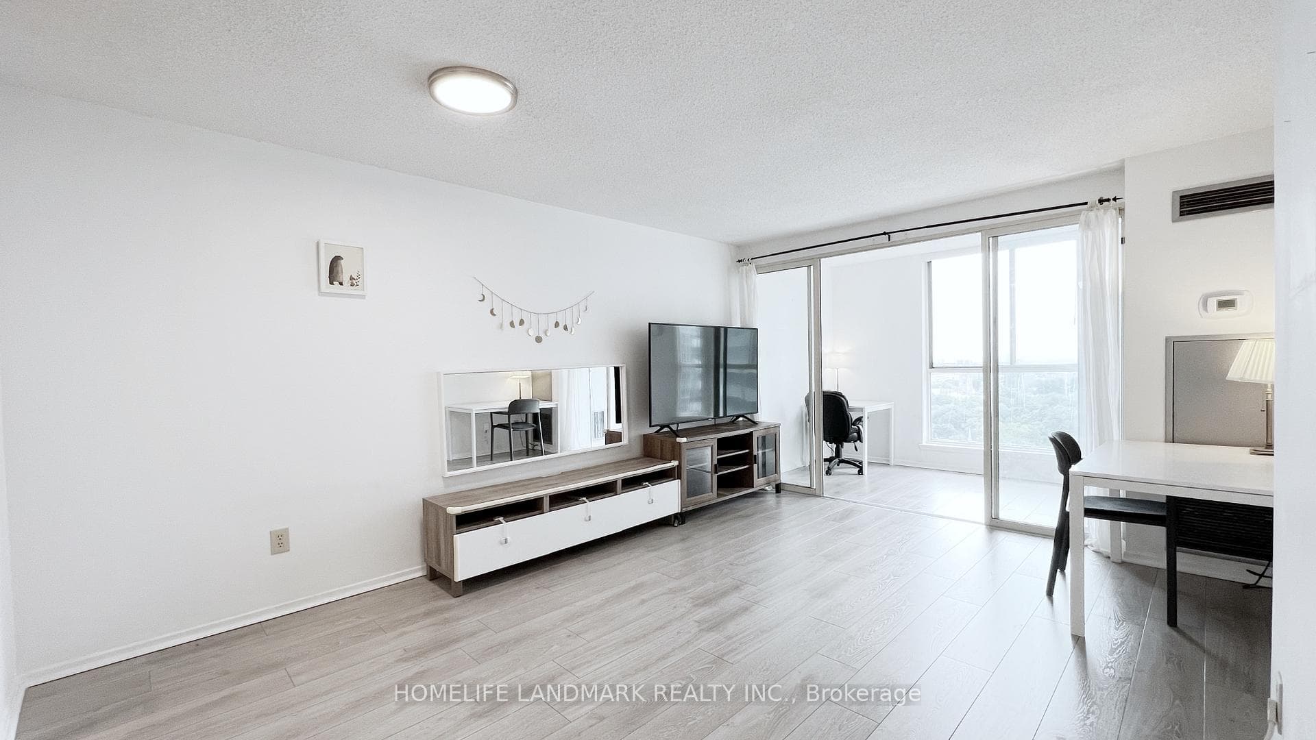 1055 Bay Street Unit 2112 photo 3