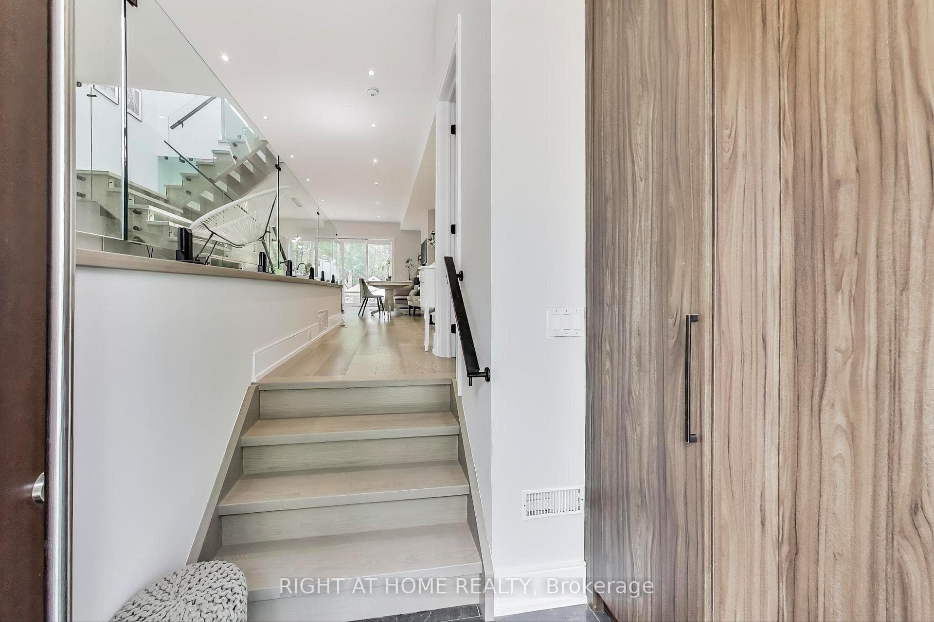 378 CEDARVALE Avenue photo 5