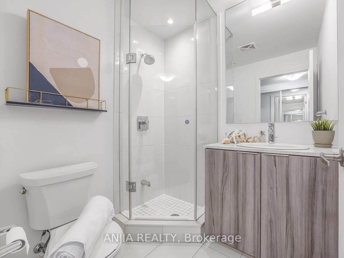 955 Bay Street Unit 3003 photo 21