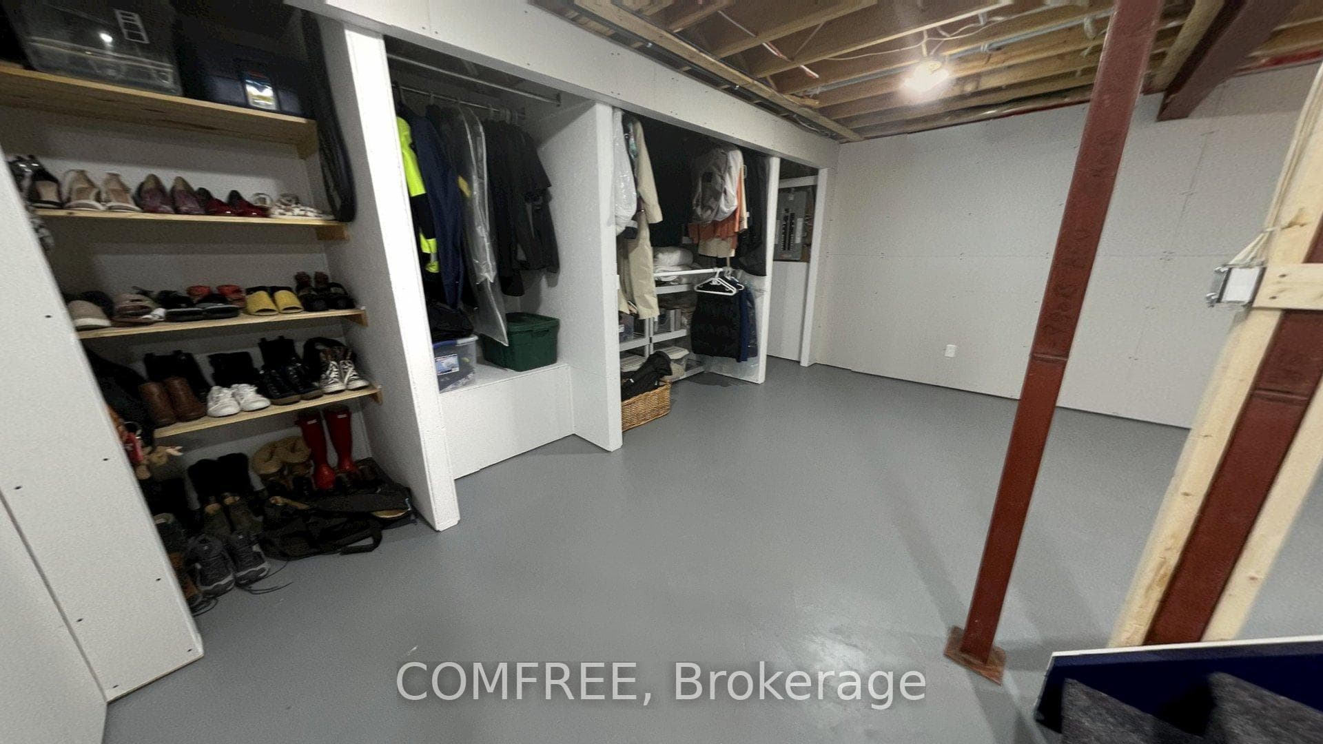 2093 Boake Street photo 27