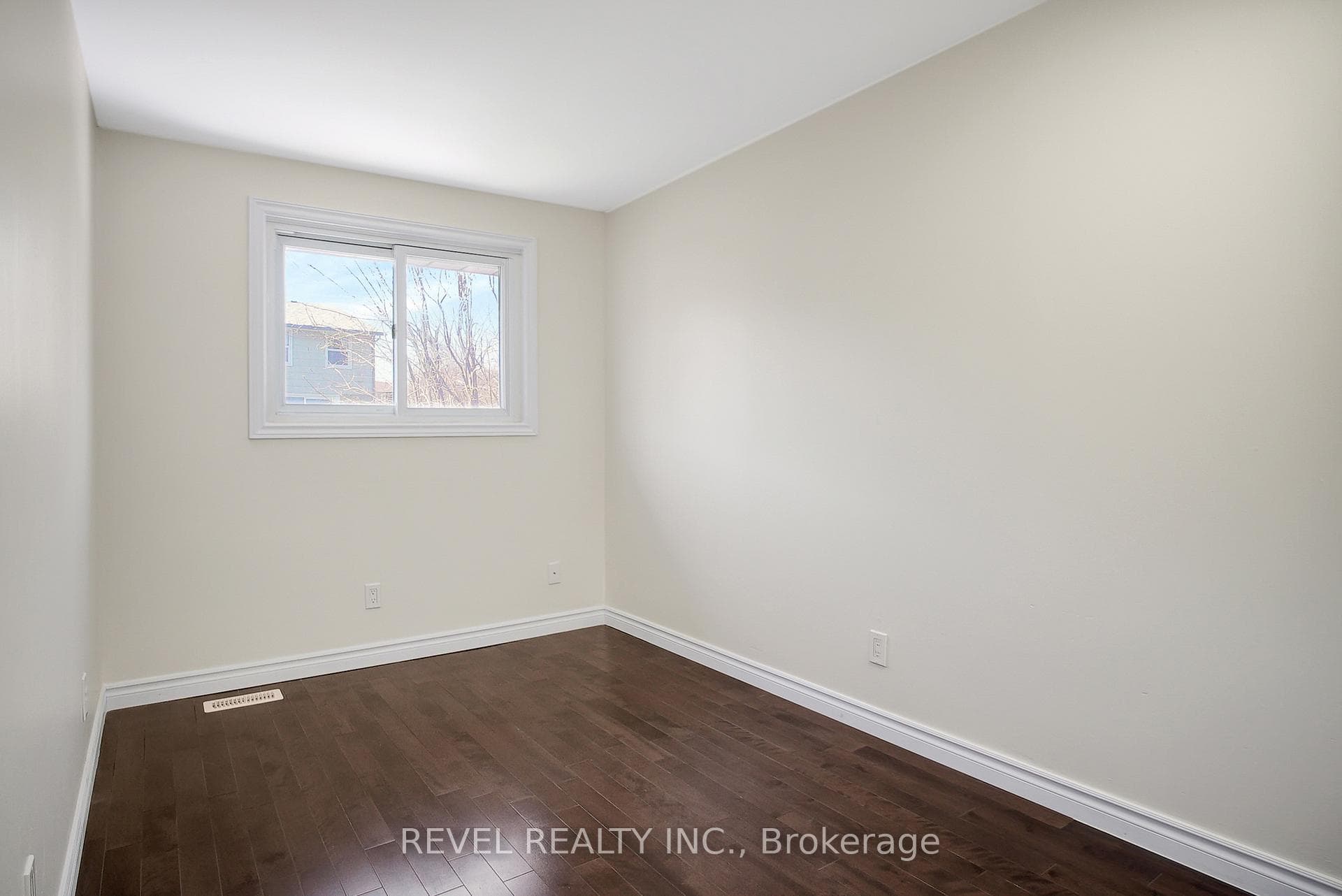 210 Glamis Road Unit 23 photo 19