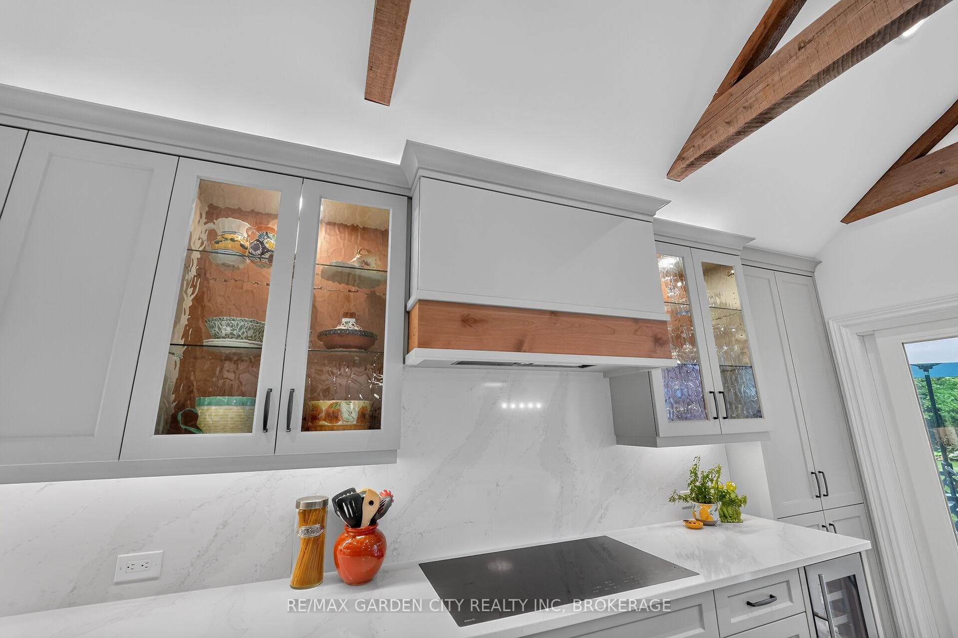 656 Memorial Drive photo 20