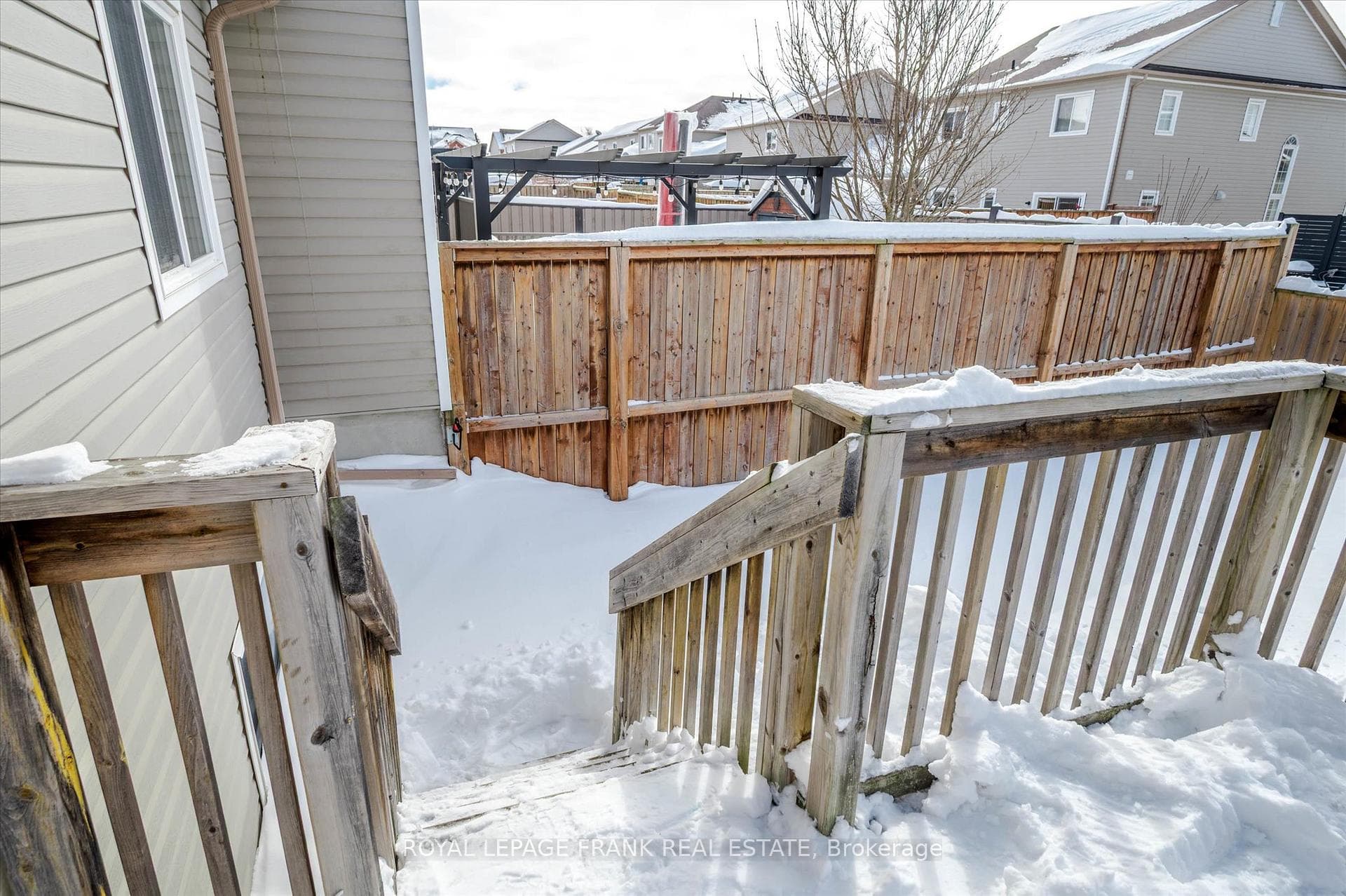 633 Tully Crescent photo 29