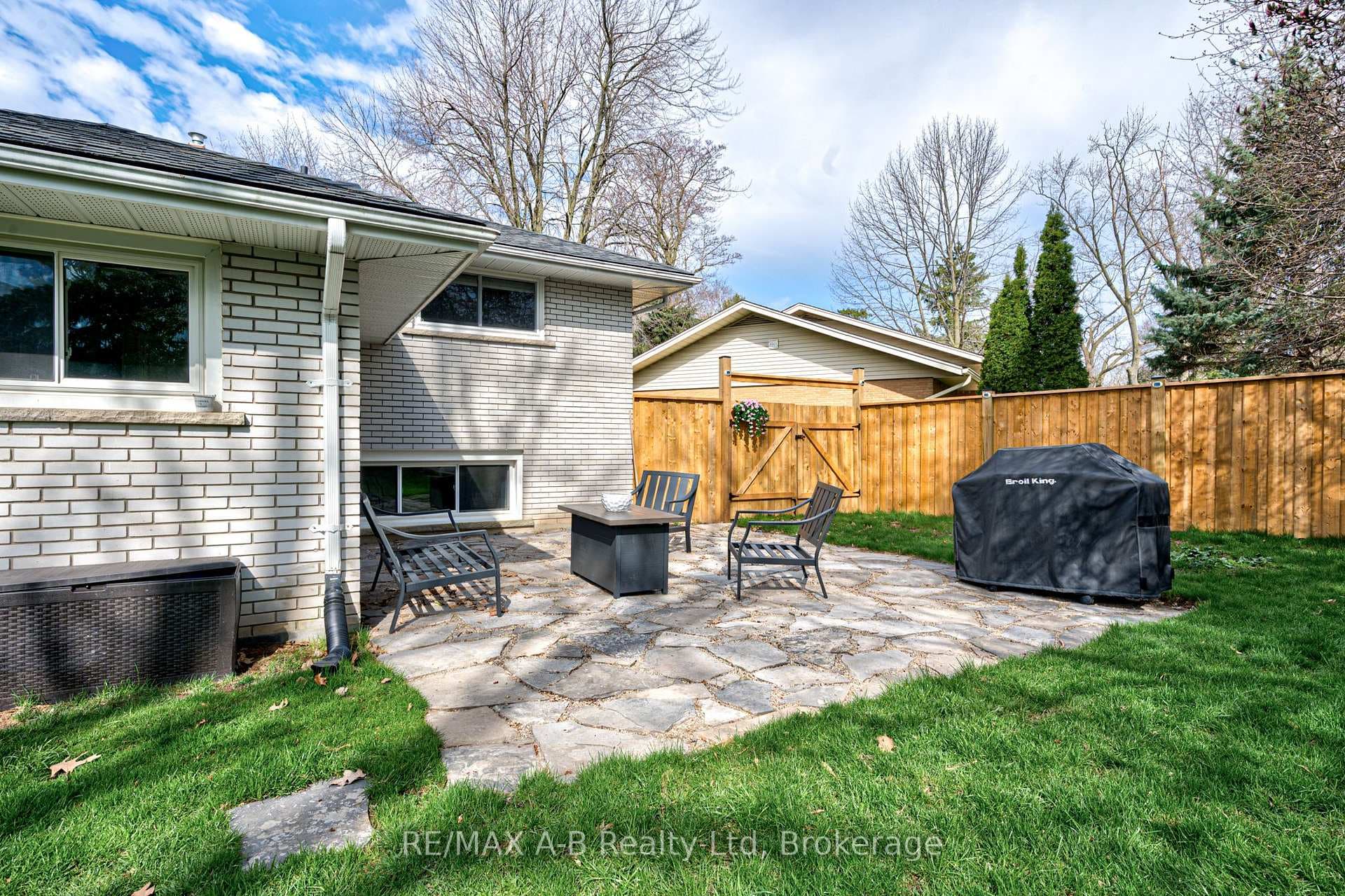 19 Linton Place photo 37