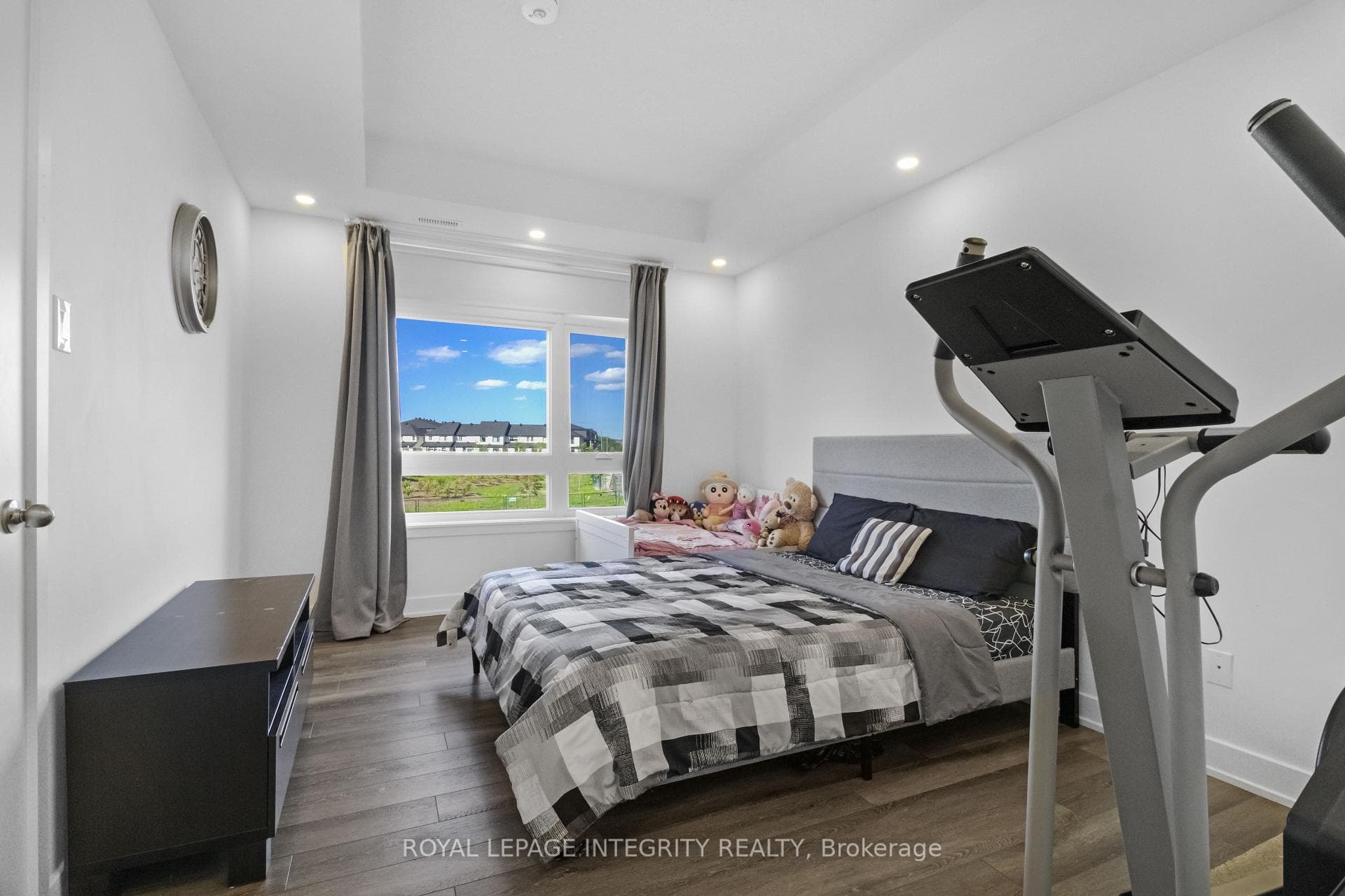 Primary Bedroom park view