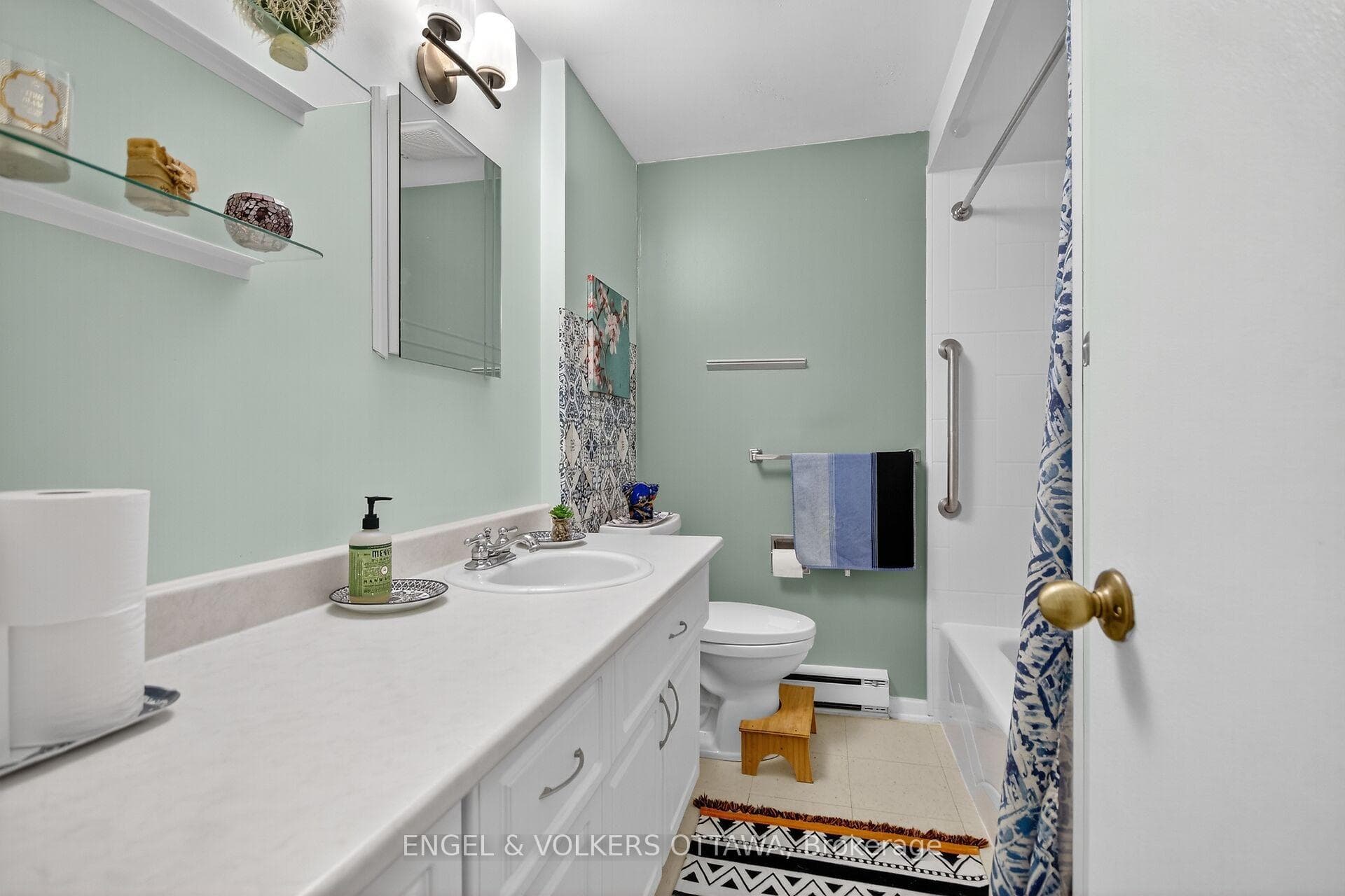 910 Dynes Road photo 24