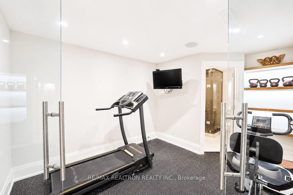 26 Sir Henry Court photo 38