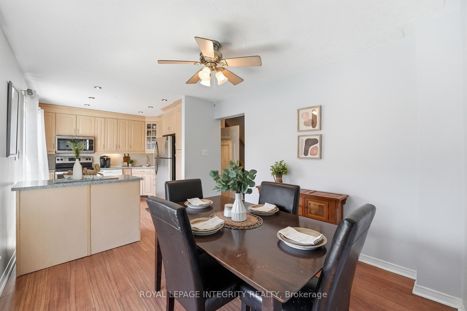 776 Vinette Crescent photo 8