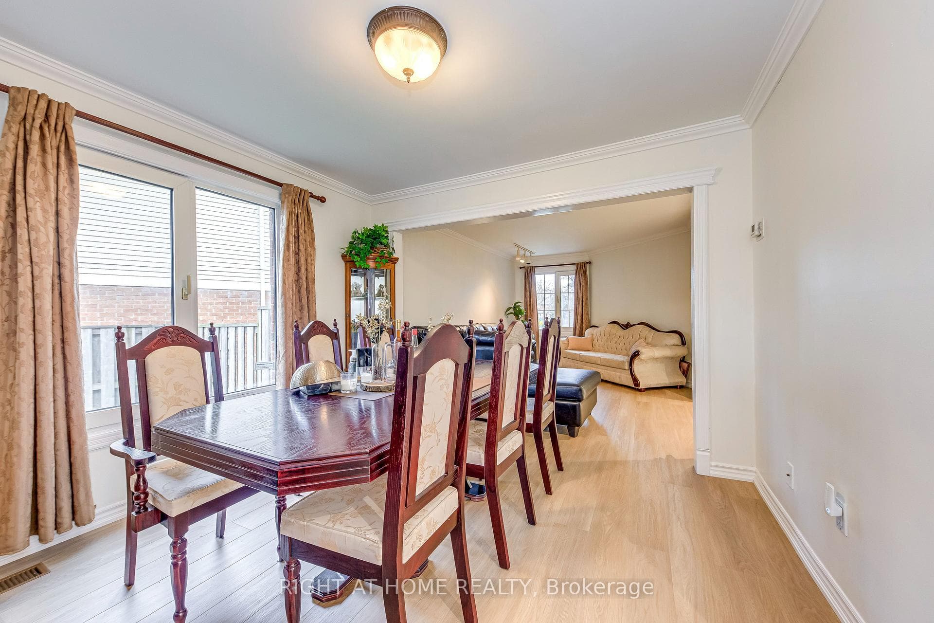 3233 Wilmar Crescent photo 8