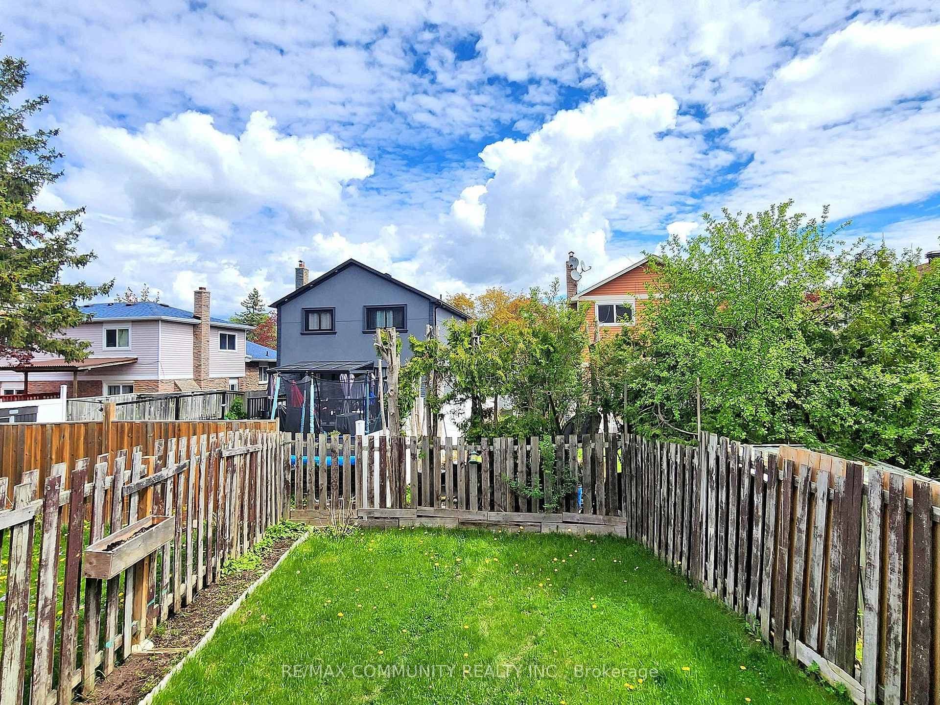55 John Stoner Drive photo 34