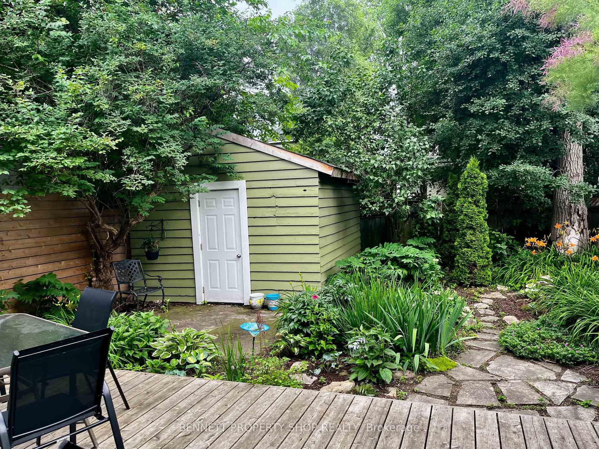 140 Drummond Street photo 28