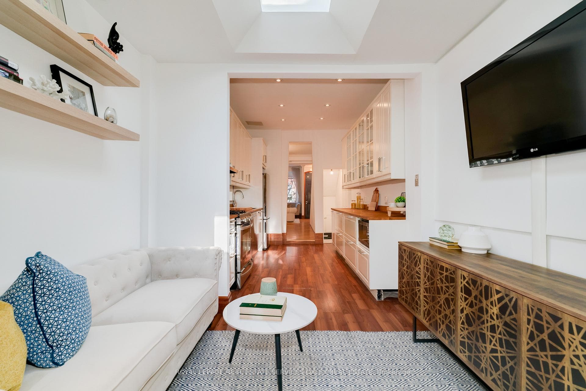16 Boulton Avenue photo 12