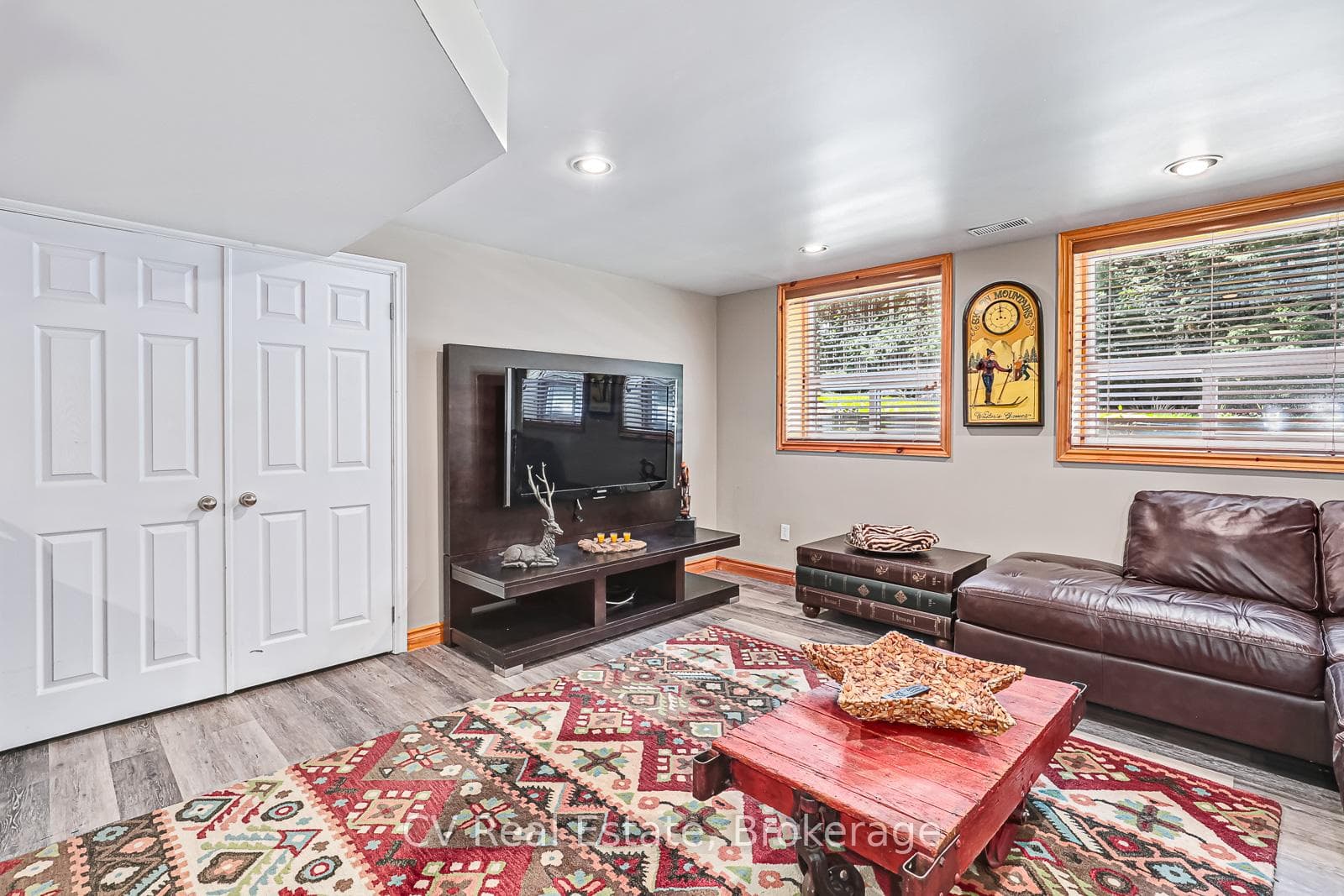 108 Cortina Crescent photo 36