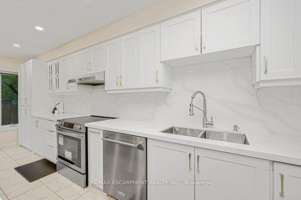 2597 Addingham Crescent photo 10