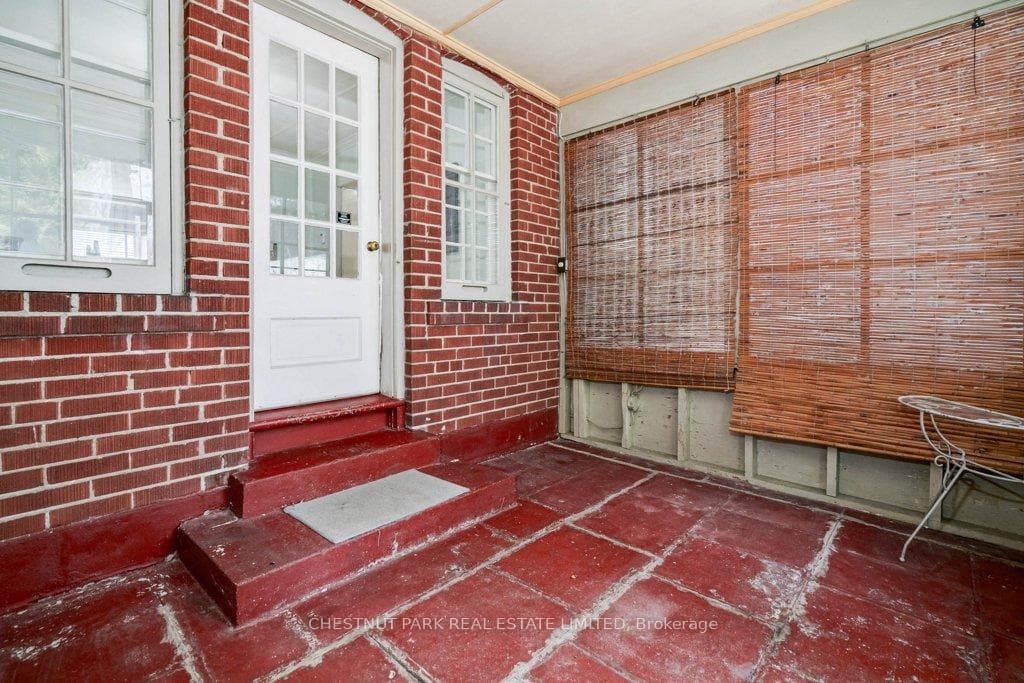 218 Lawrence Avenue photo 13